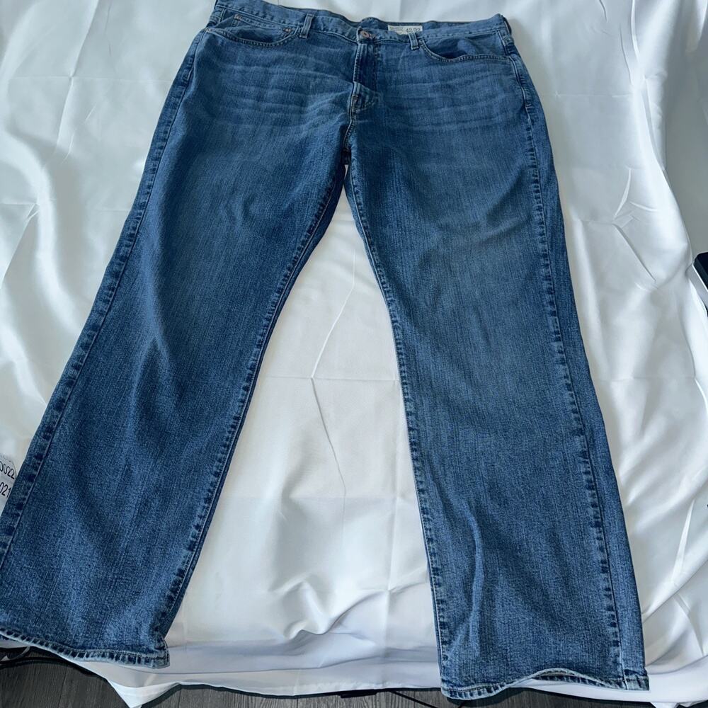 Cremieux jeans mens size 42x32 straight blue wash